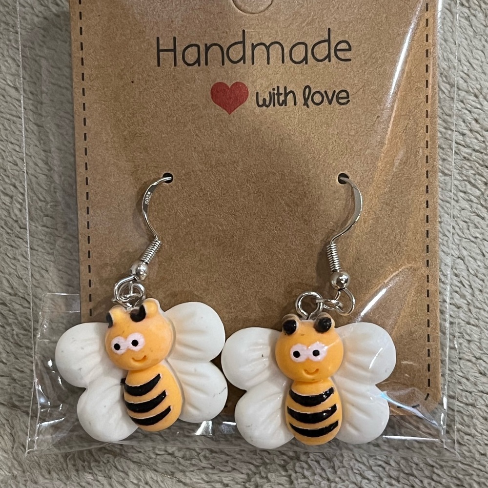 Bumblebee 🐝 earrings
